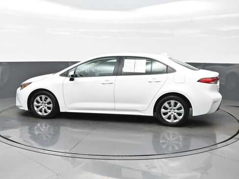 Used 2024 Toyota Corolla LE FWD image 3