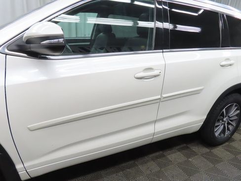 Used 2018 Toyota Highlander XLE image 41