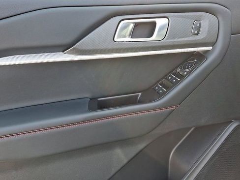 Used 2025 Ford Explorer ST-Line w/ ST-Line Street Pack image 17