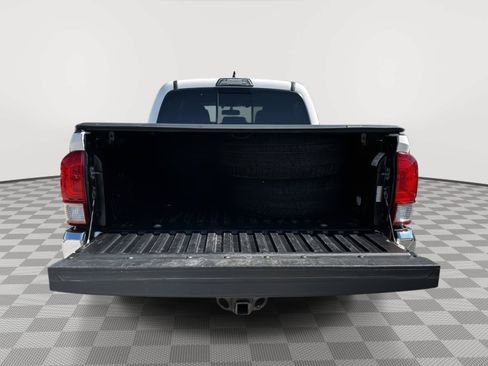 Used 2017 Toyota Tacoma TRD Off-Road w/ Tow Package (A/T) AWD/4WD image 17