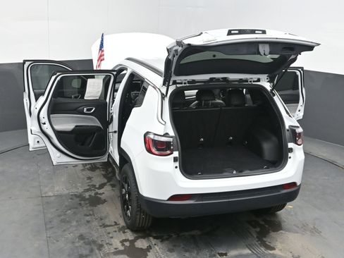 Used 2024 Jeep Compass Latitude image 44