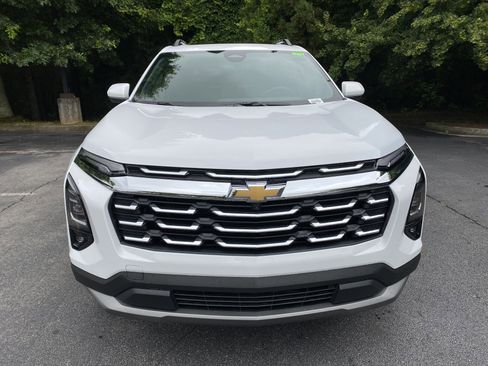Used 2026 Chevrolet Equinox LT FWD image 3