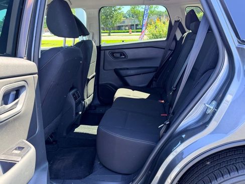Used 2025 Nissan Rogue S AWD/4WD image 13