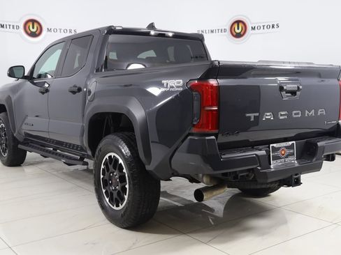 Used 2025 Toyota Tacoma TRD Off-Road image 4