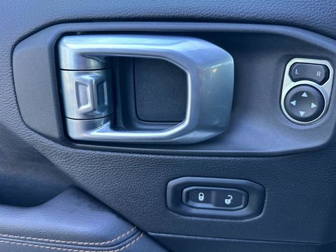 Used 2022 Jeep Wrangler Unlimited Sahara image 10