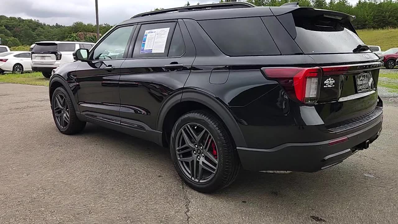 Used 2025 Ford Explorer ST-Line w/ Premium Package AWD/4WD image 3