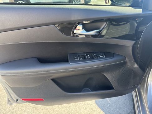 Used 2024 Kia Forte GT-Line w/ GT-Line Premium Package image 12