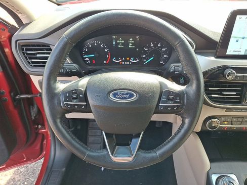 Used 2020 Ford Escape SEL image 16