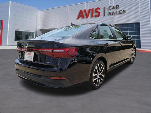 Used 2025 Volkswagen Jetta SE FWD image 6