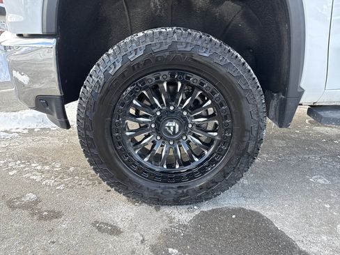 Used 2021 Chevrolet Silverado 2500 LT w/ Z71 Off-Road Package image 11