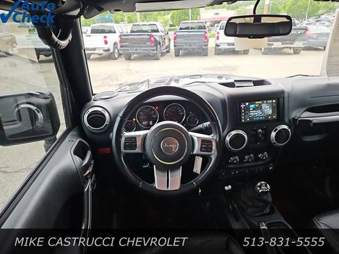 Used 2016 Jeep Wrangler Unlimited Rubicon AWD/4WD image 11