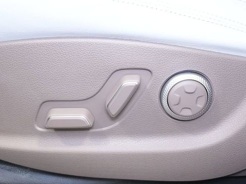 New 2026 Genesis GV70 2.5T Advanced image 16