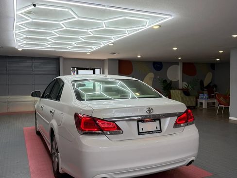 Used 2011 Toyota Avalon Limited FWD image 4