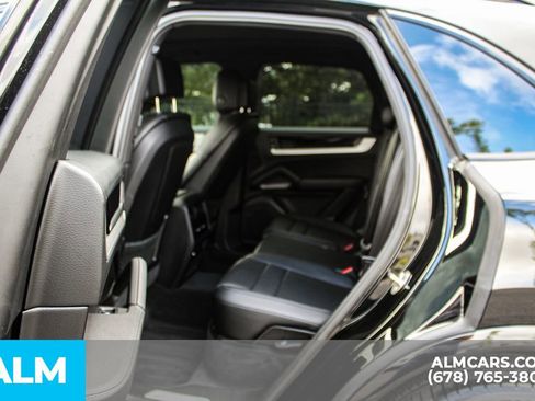 Used 2024 Porsche Cayenne S image 18