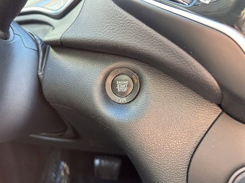 Used 2020 Jeep Cherokee Limited image 25