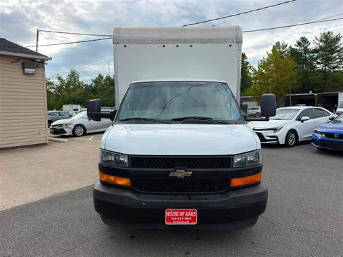 Used 2018 Chevrolet Express 3500 Extended w/ Driver Convenience Package RWD image 12