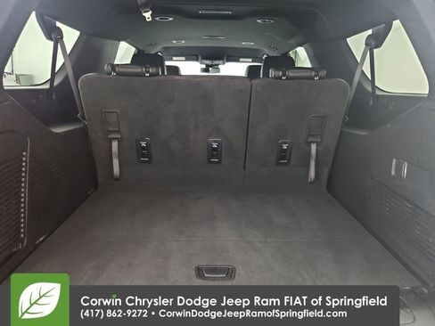 Used 2024 Chevrolet Suburban LT image 31