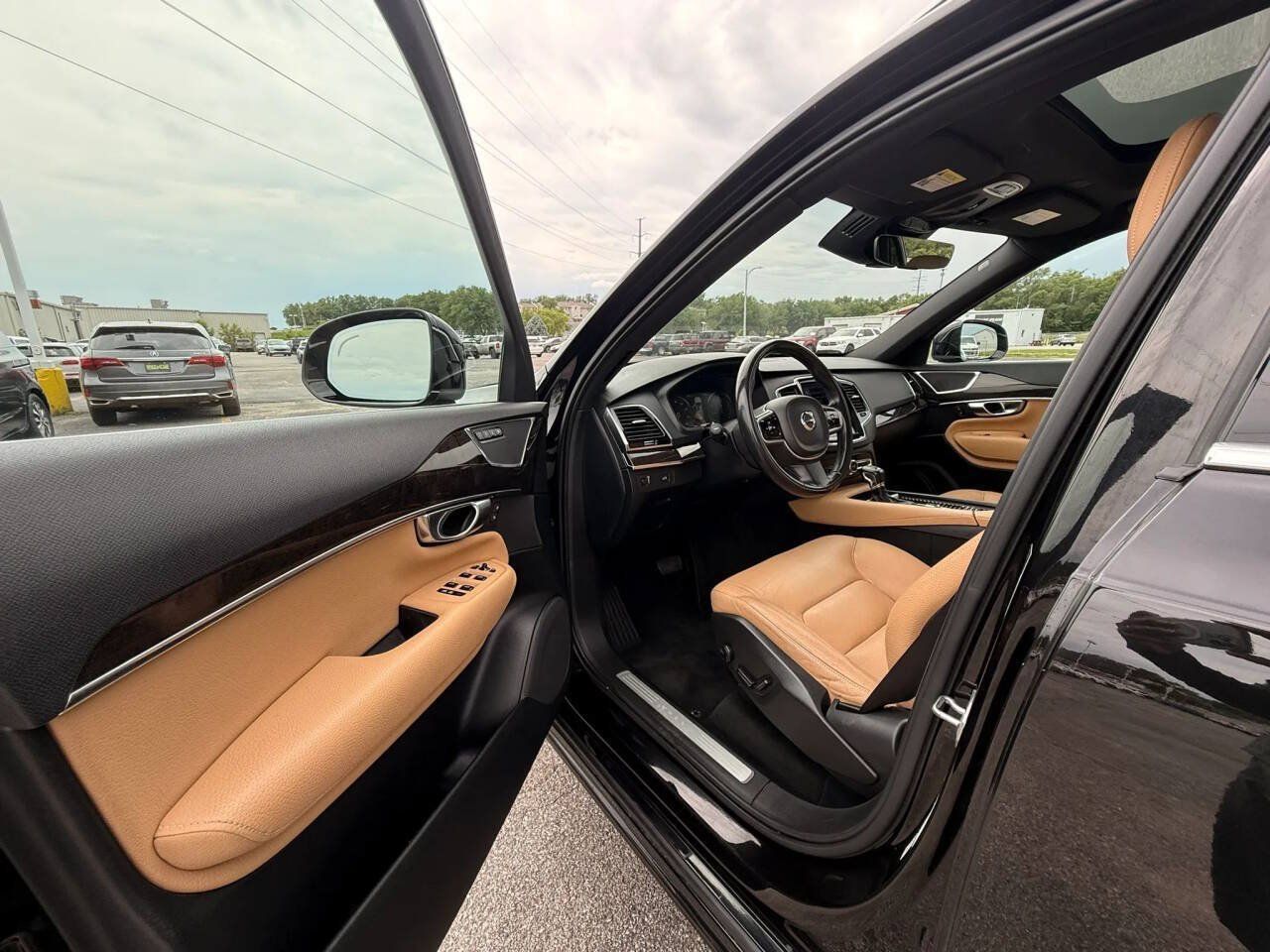 Used 2018 Volvo XC90 T6 Momentum w/ Convenience Package AWD/4WD image 28