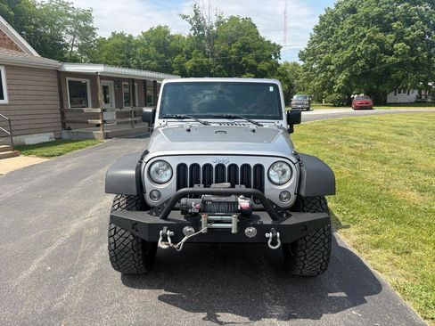Used 2017 Jeep Wrangler Unlimited Sport w/ Connectivity Group AWD/4WD image 7