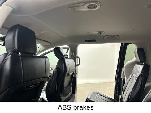 Used 2024 Chrysler Pacifica Touring-L FWD image 30