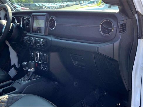 Used 2023 Jeep Wrangler Unlimited Sahara AWD/4WD image 13