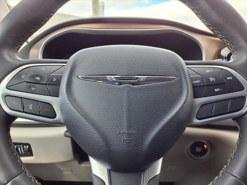 Certified 2024 Chrysler Voyager LX image 44