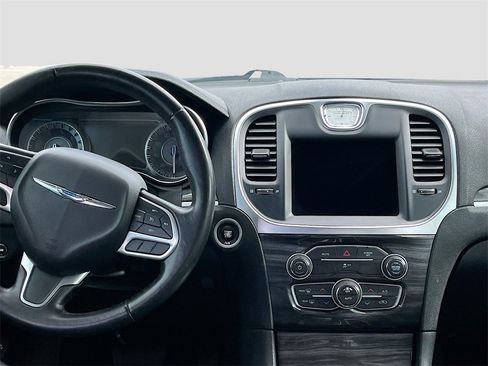 Used 2021 Chrysler 300 Touring w/ Driver Convenience Group image 9