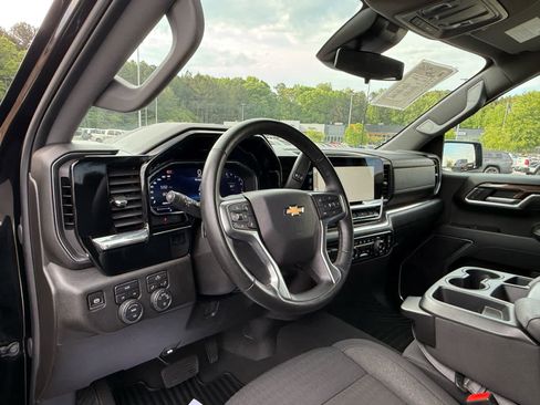 Used 2025 Chevrolet Silverado 1500 LT AWD/4WD image 15