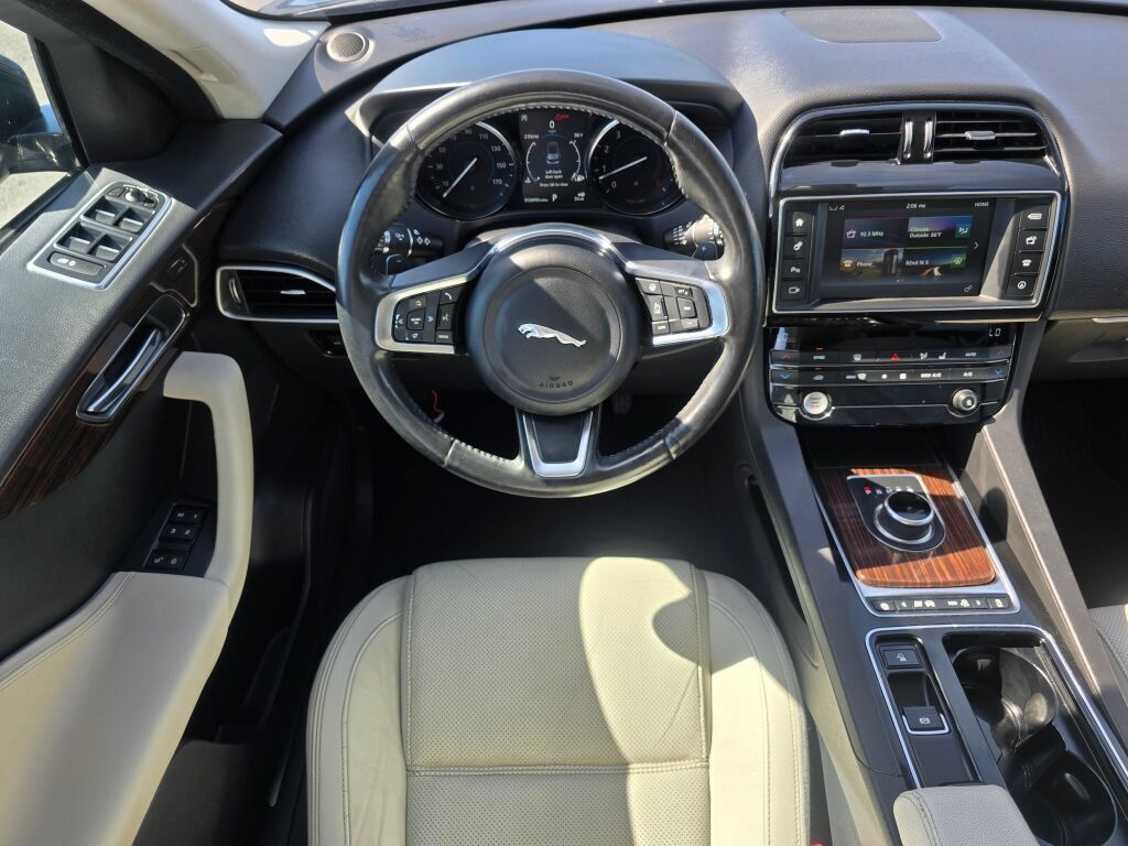 Used 2018 Jaguar F-PACE Prestige AWD/4WD image 2