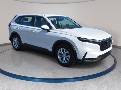 Used 2023 Honda CR-V LX image 3