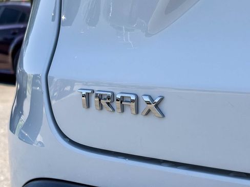 Certified 2024 Chevrolet Trax LT FWD image 11