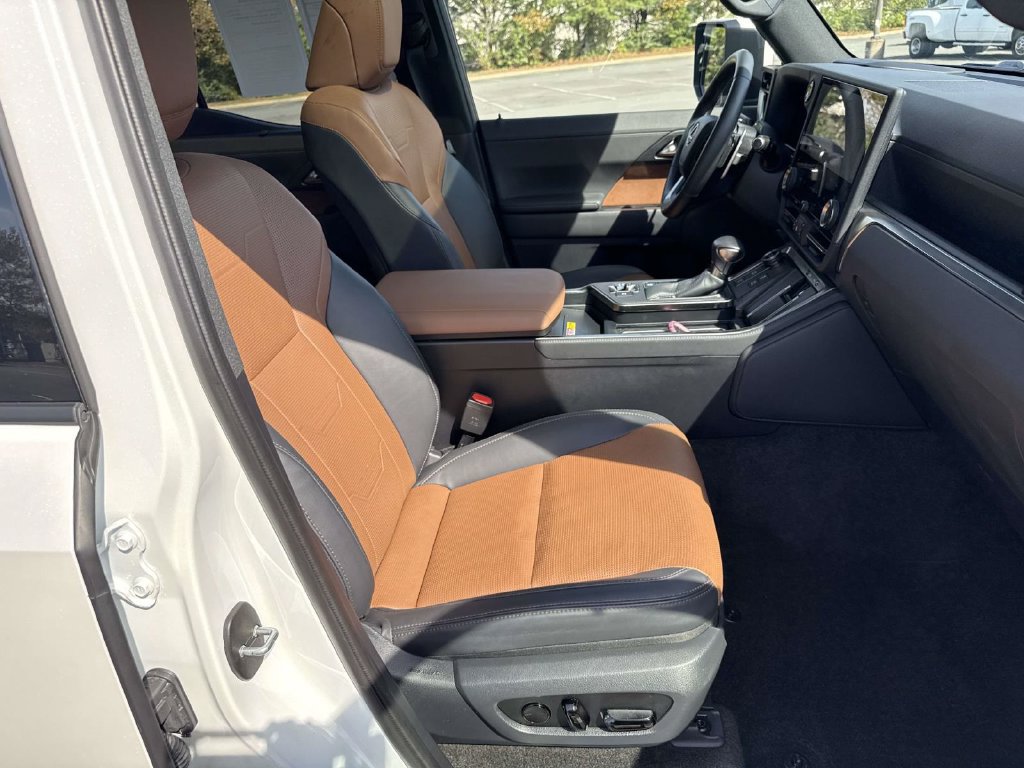 Used 2024 Lexus GX 550 w/ Accessory Package (2T) AWD/4WD image 7