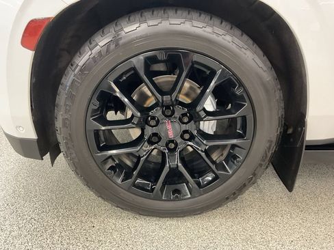 Used 2023 GMC Yukon Denali w/ Denali Reserve Package AWD/4WD image 9