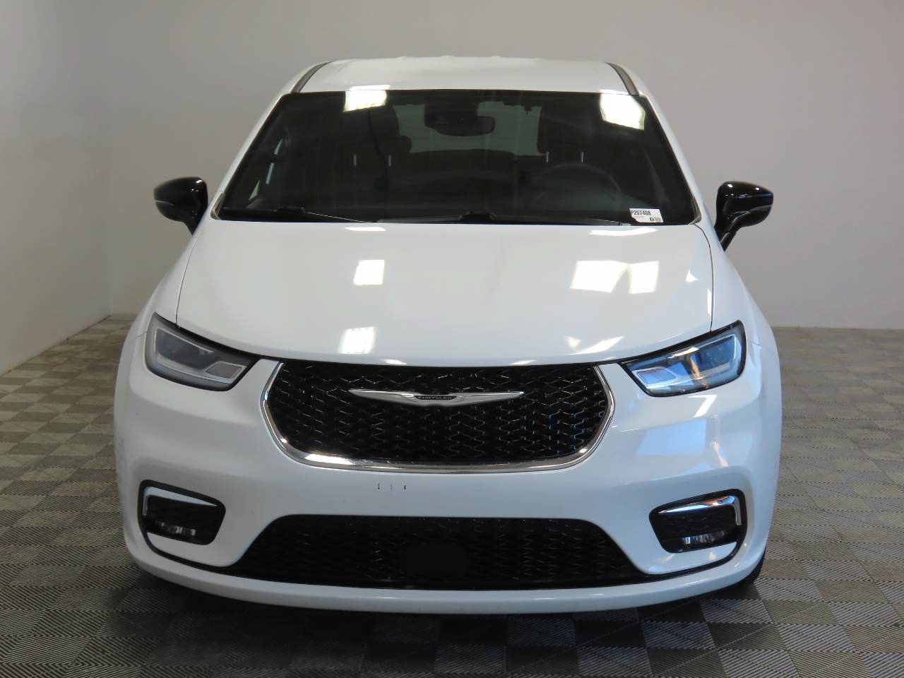 Used 2025 Chrysler Pacifica Select FWD image 2