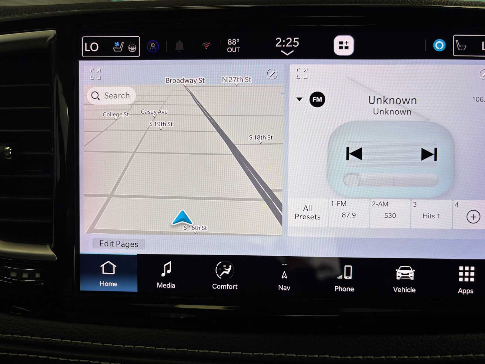 Certified 2024 Chrysler Pacifica Limited FWD image 26