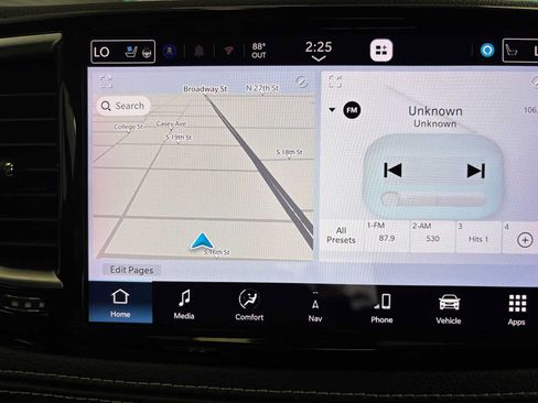 Used 2024 Chrysler Pacifica Limited FWD image 26