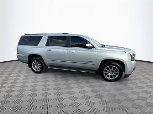 Used 2020 GMC Yukon XL Denali image 5