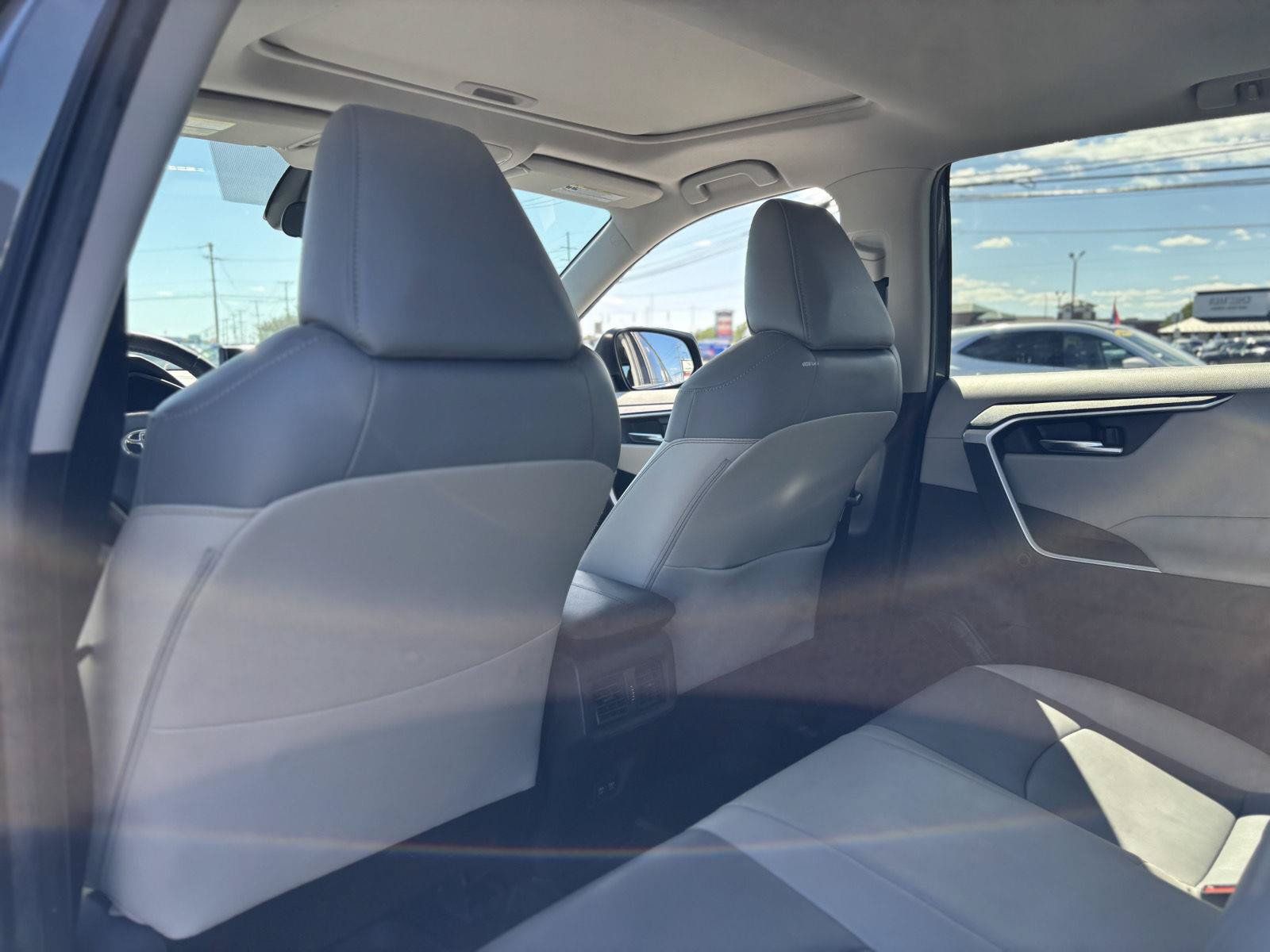 Used 2020 Toyota RAV4 XLE Premium FWD image 15