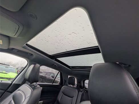 Used 2022 Ford Explorer XLT w/ Equipment Group 202A image 31