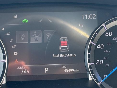 Used 2022 Toyota Highlander XLE AWD/4WD image 21