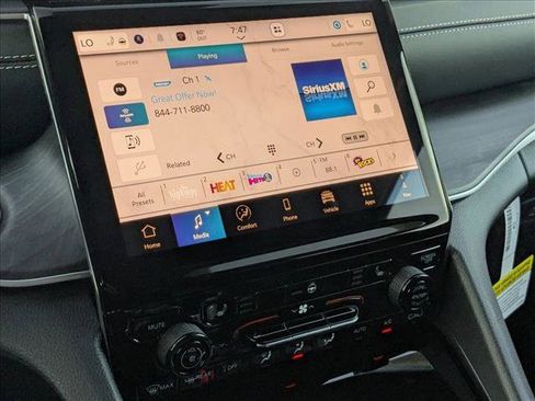 New 2025 Jeep Grand Cherokee Limited w/ Black Appearance Package image 15