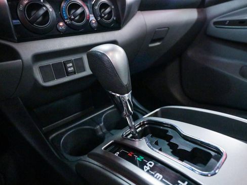 Used 2014 Toyota Tacoma PreRunner w/ SR5 Package image 17