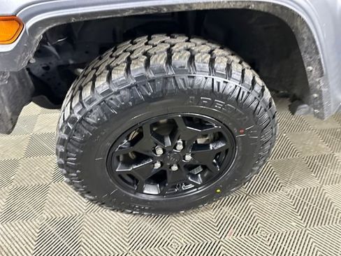 Used 2023 Jeep Wrangler Unlimited w/ Cold Weather Group AWD/4WD image 9