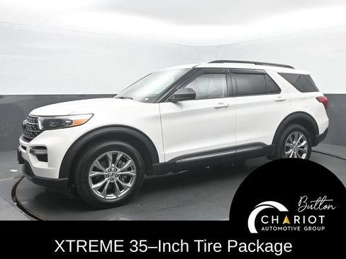 Used 2022 Ford Explorer XLT w/ Equipment Group 202A AWD/4WD image 2