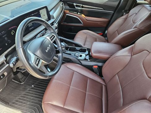 Certified 2024 Kia Telluride EX w/ EX Captain's Chair Package FWD image 11
