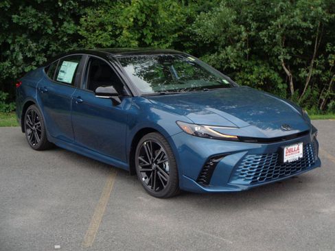 New 2026 Toyota Camry XSE AWD/4WD image 3