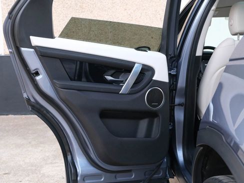 Used 2020 Land Rover Discovery Sport SE image 24