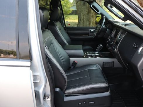 Used 2016 Ford Expedition Platinum AWD/4WD image 24