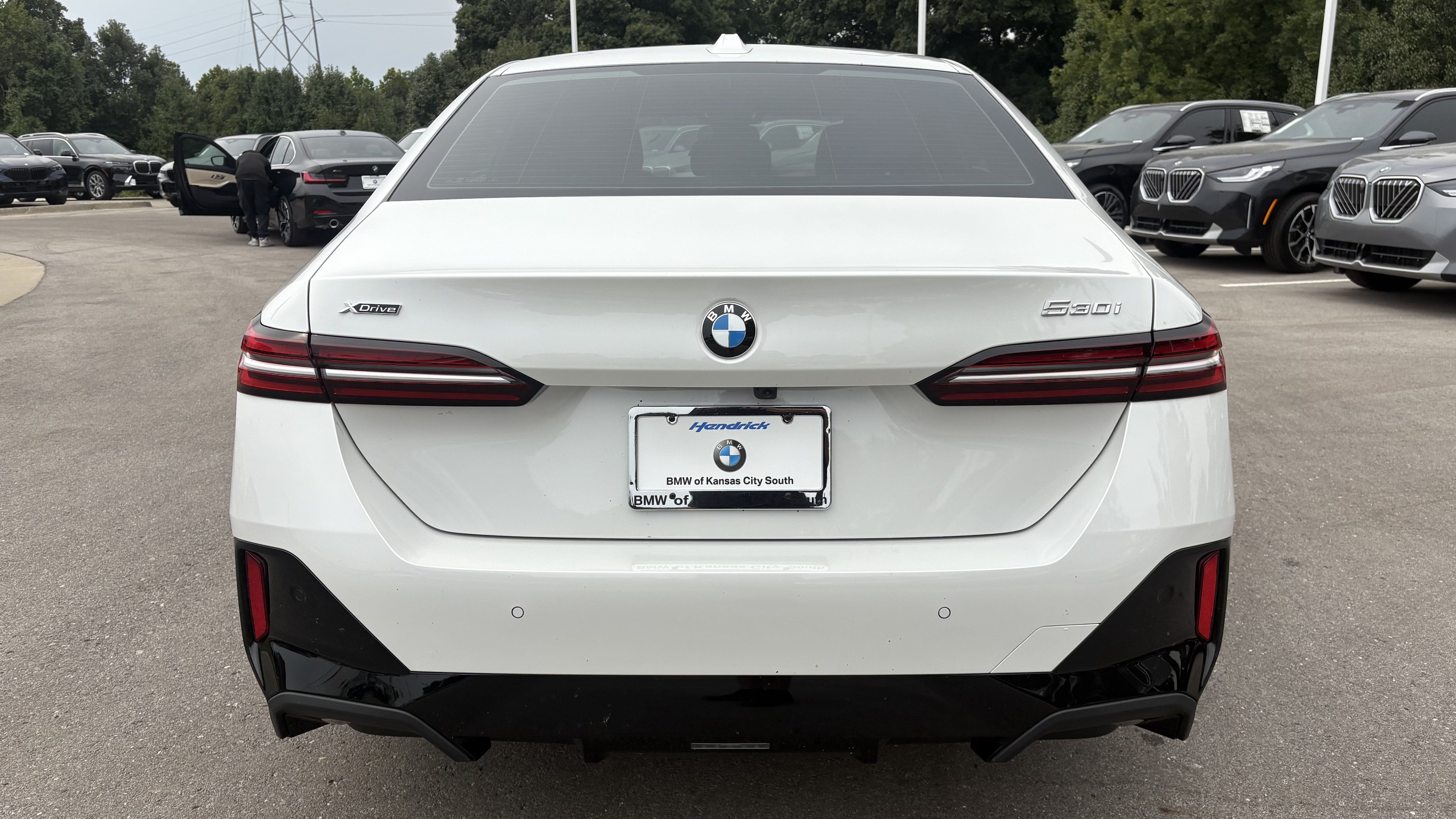 Used 2026 BMW 530i xDrive w/ M Sport Package AWD/4WD image 9