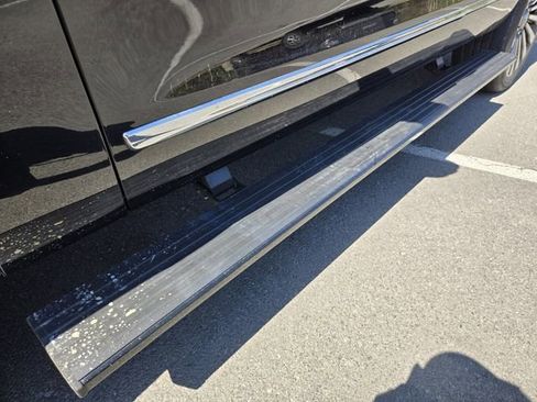 Used 2019 Lincoln Navigator Reserve image 10